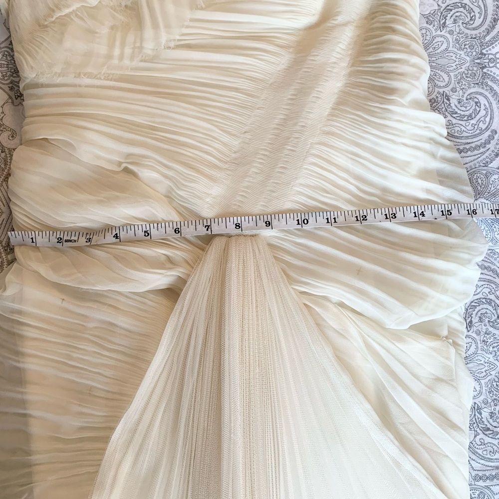 Vera Wang Hayden Wedding Dress - Picture 7 of 16